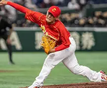 棒球半决赛掀起高潮，滇池巨龙队读秒扳平漠南迅豹队，高压逼抢奏功——回归即成焦点